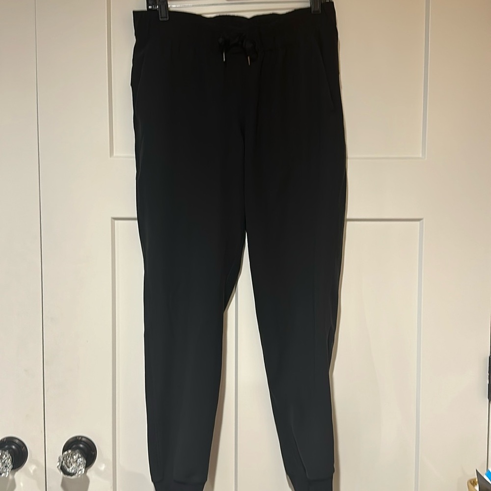 Lululemon jogger black